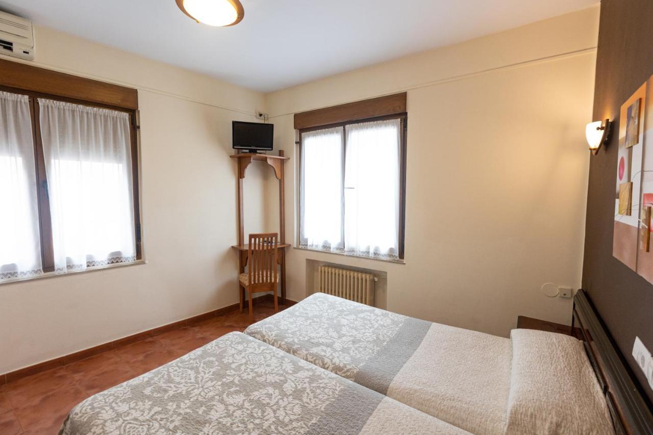 Hotel Eladia Onís Zewnętrze zdjęcie