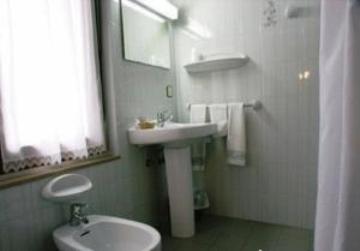 Hotel Eladia Onís Zewnętrze zdjęcie